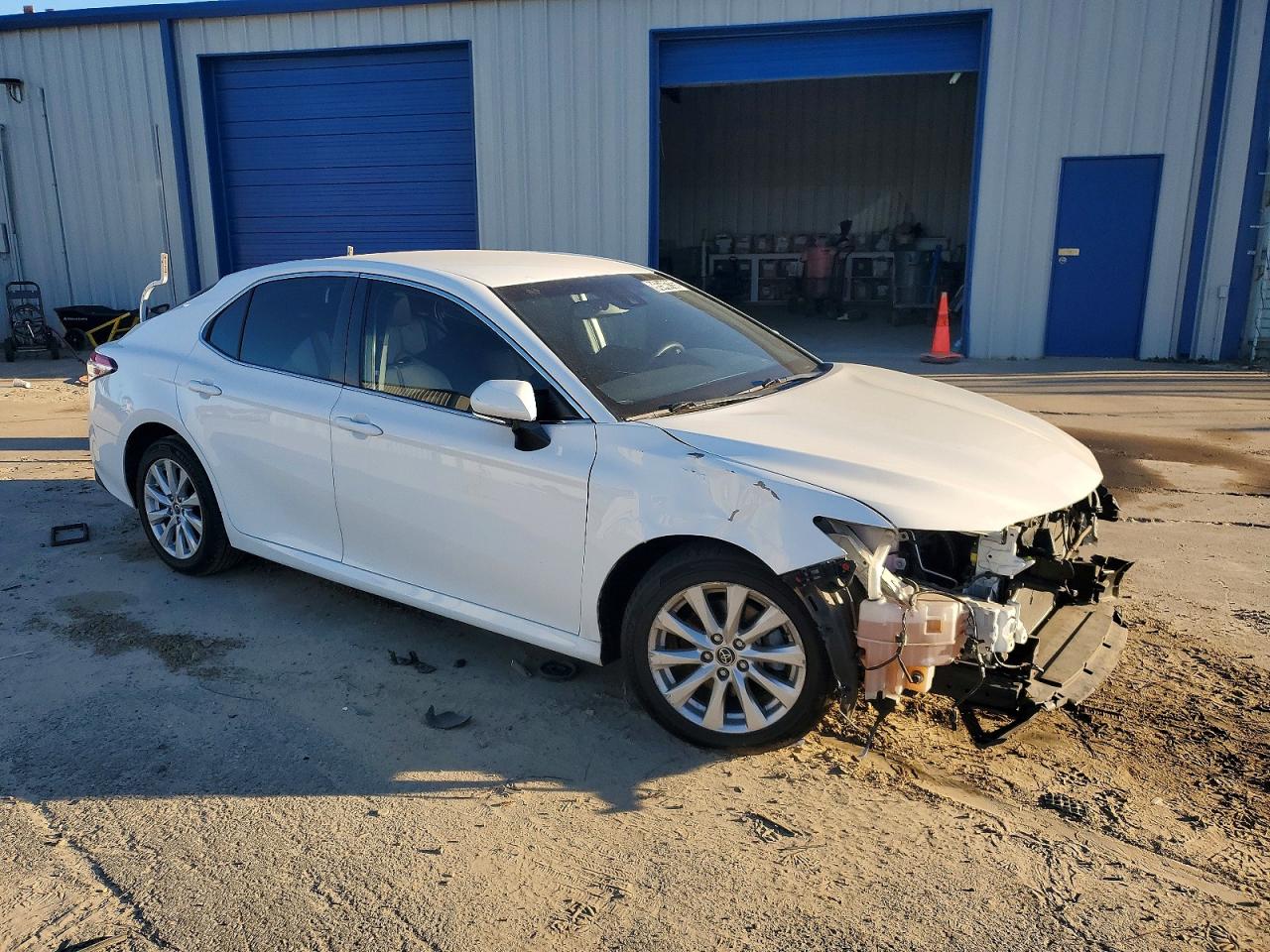 2018 TOYOTA CAMRY L photo 4