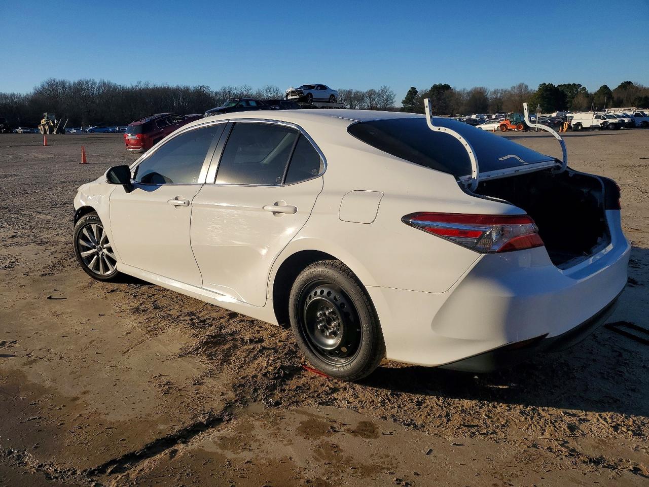 2018 TOYOTA CAMRY L photo 2