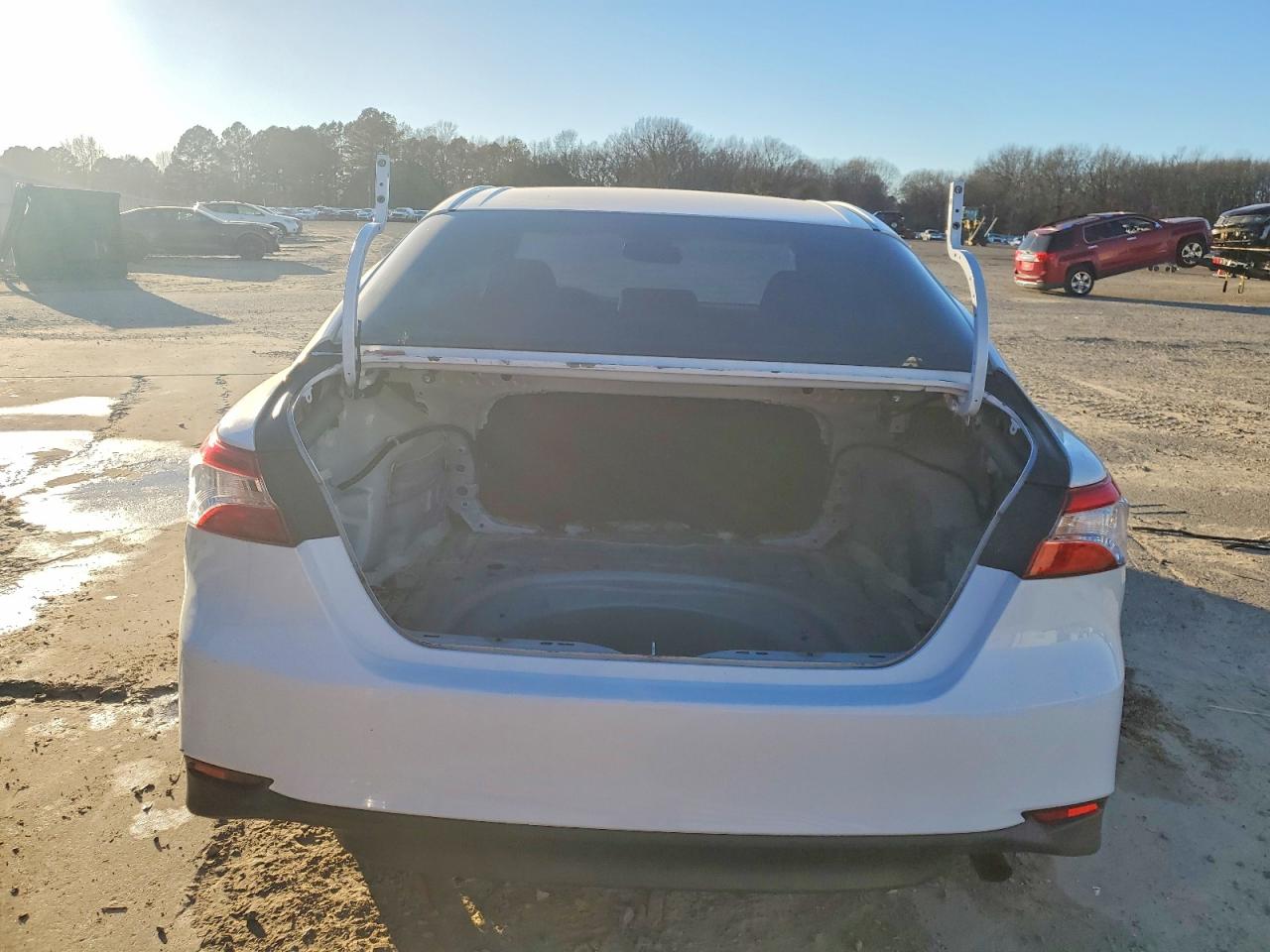 2018 TOYOTA CAMRY L photo 6