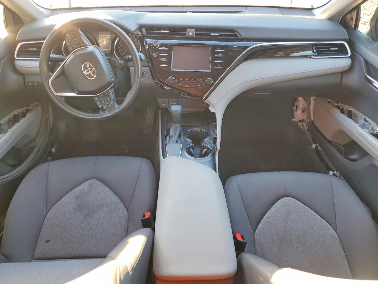 2018 TOYOTA CAMRY L photo 8