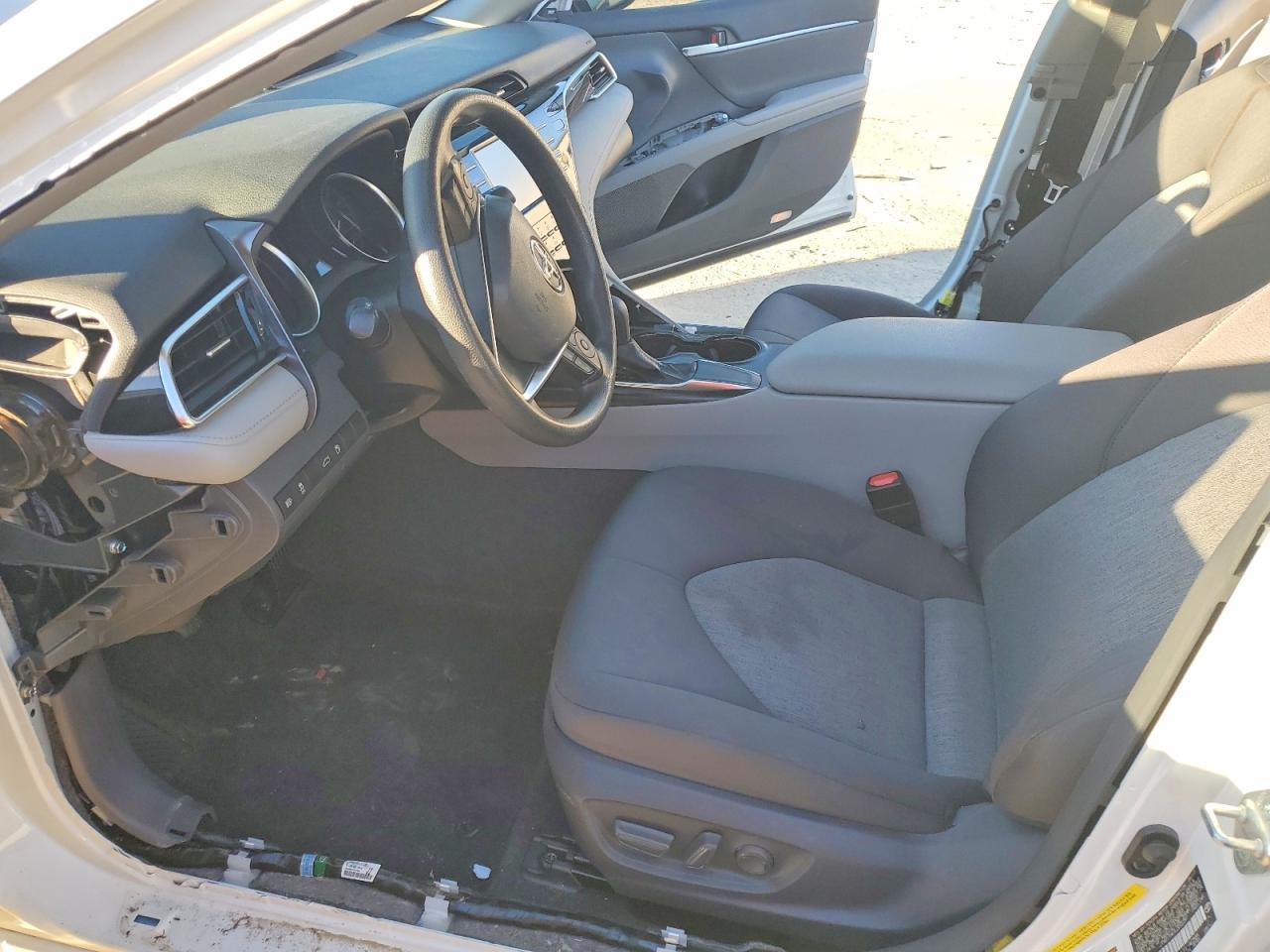 2018 TOYOTA CAMRY L photo 7
