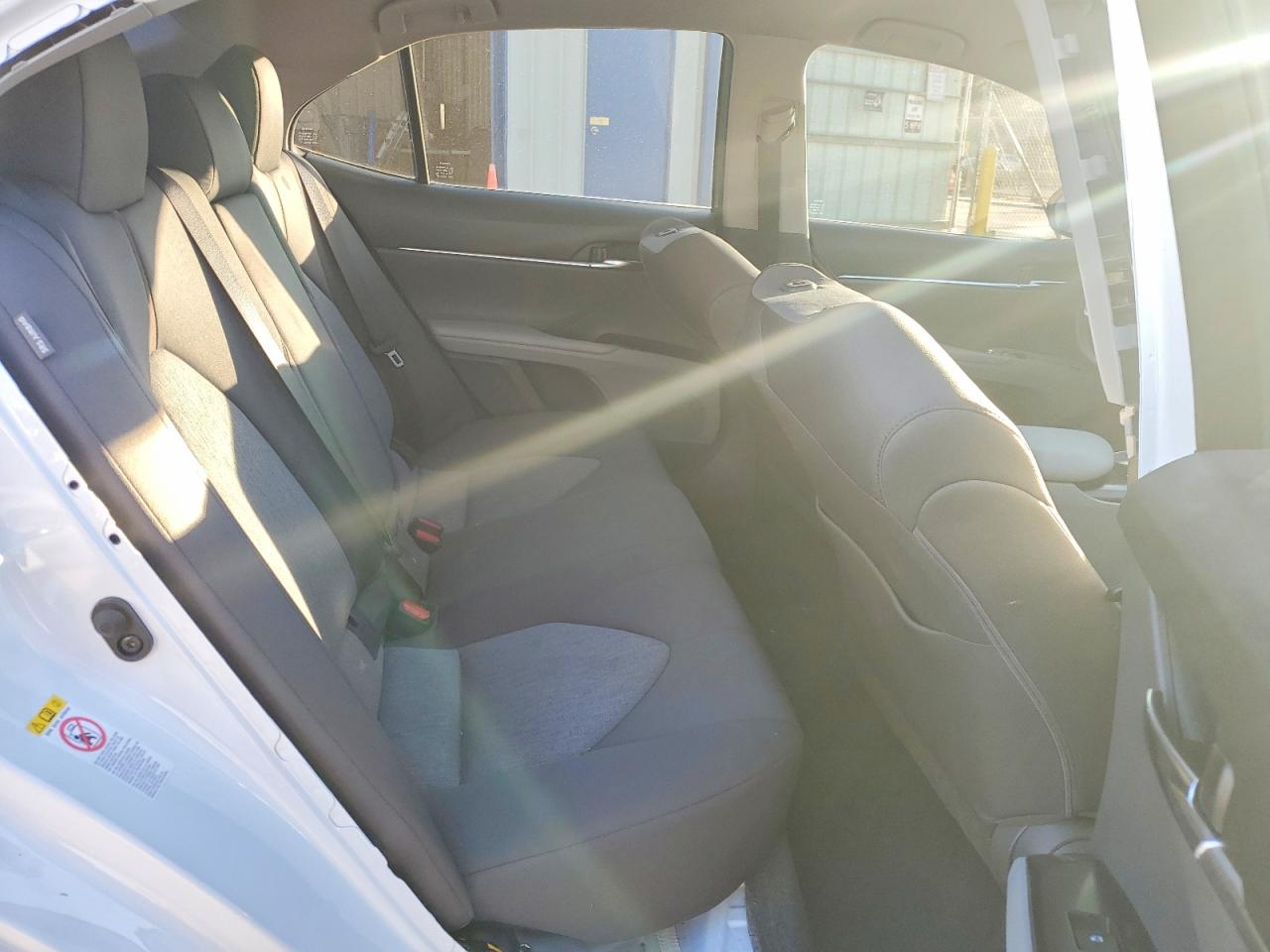 2018 TOYOTA CAMRY L photo 10