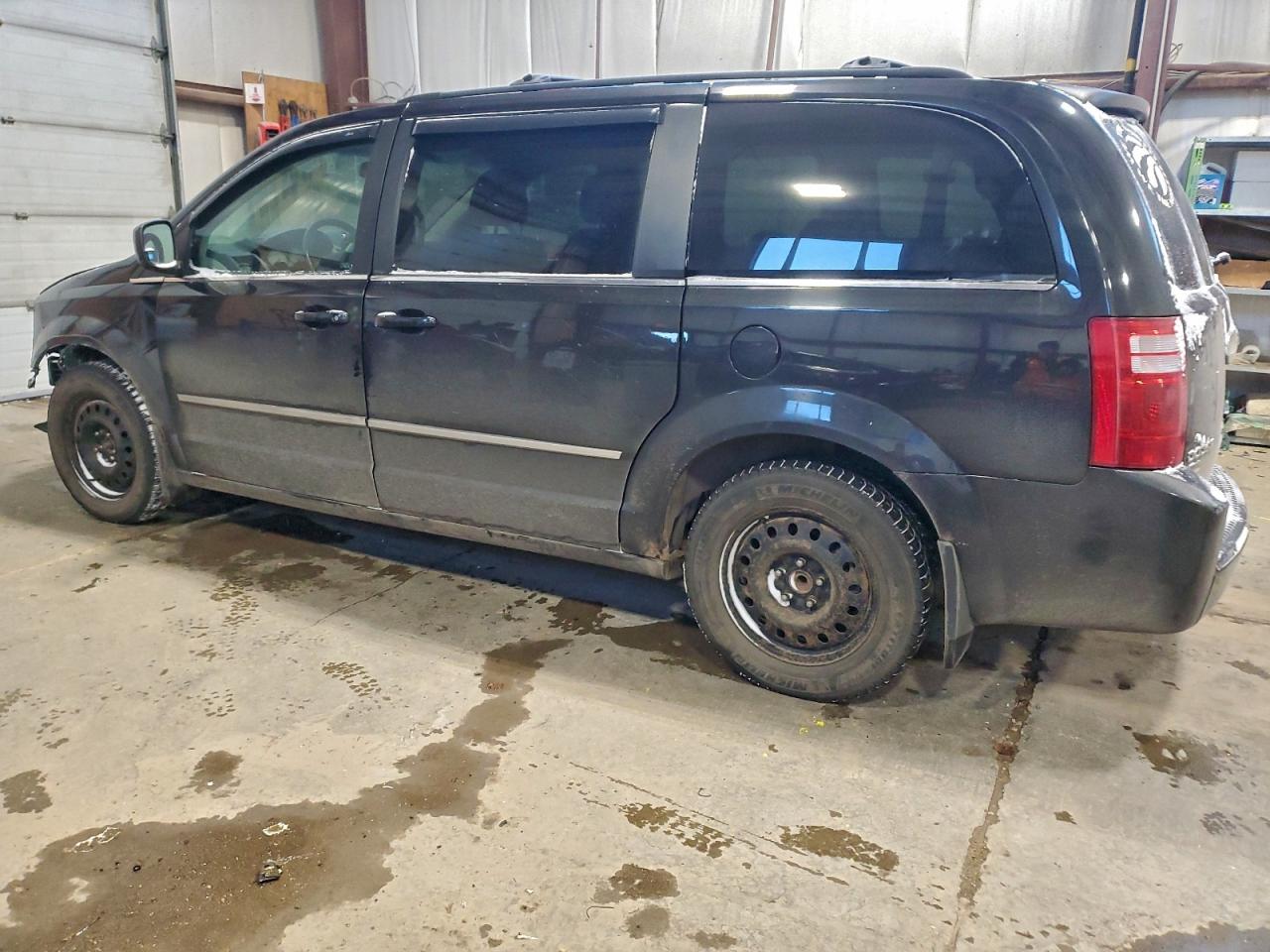 2010 DODGE GRAND CARAVAN SE photo 2