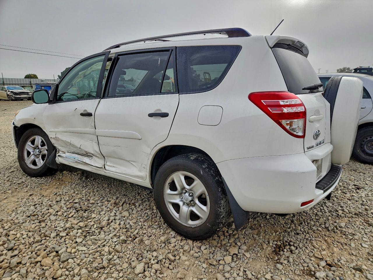 2009 TOYOTA RAV4 photo 2
