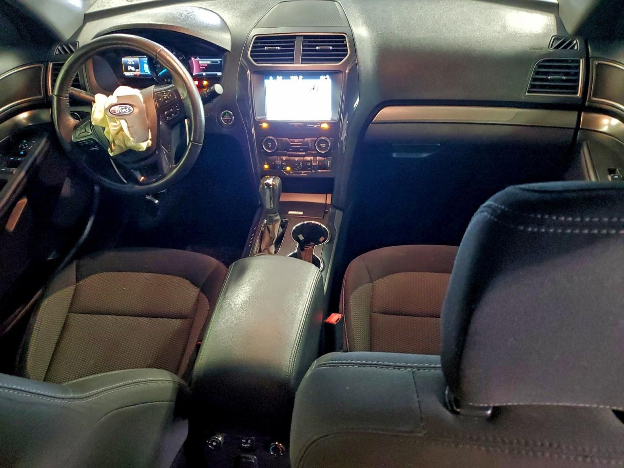 2018 FORD EXPLORER XLT photo 8
