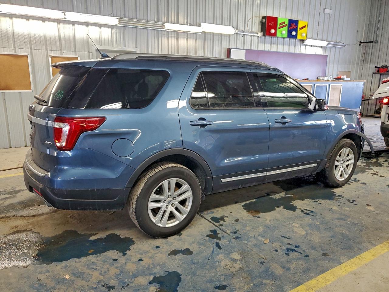 2018 FORD EXPLORER XLT photo 3