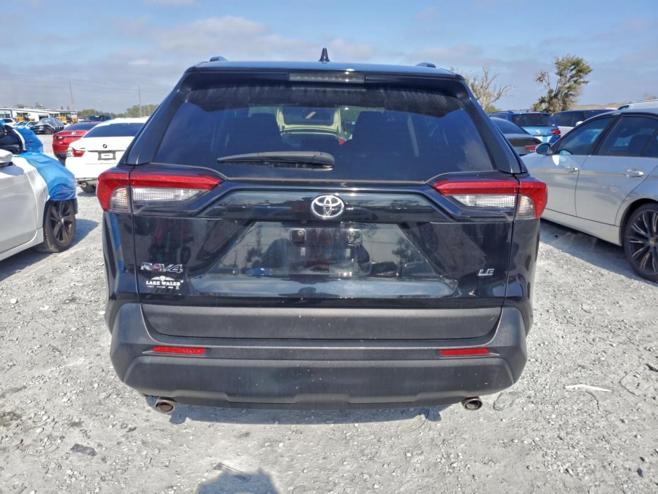 2021 TOYOTA RAV4 LE photo 6
