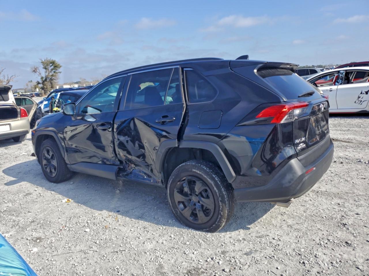 2021 TOYOTA RAV4 LE photo 2