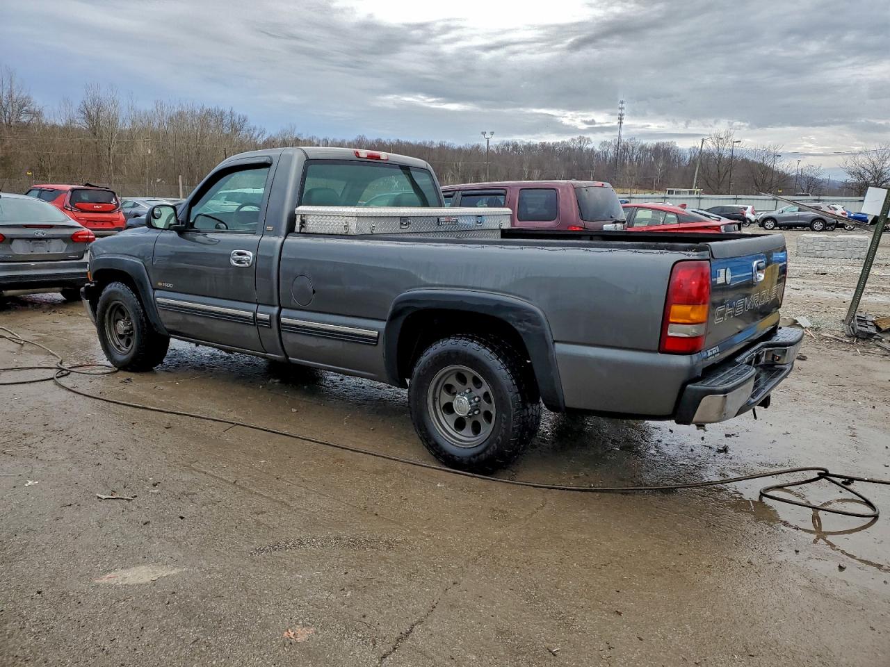 2002 CHEVROLET SILVERADO C1500 photo 3