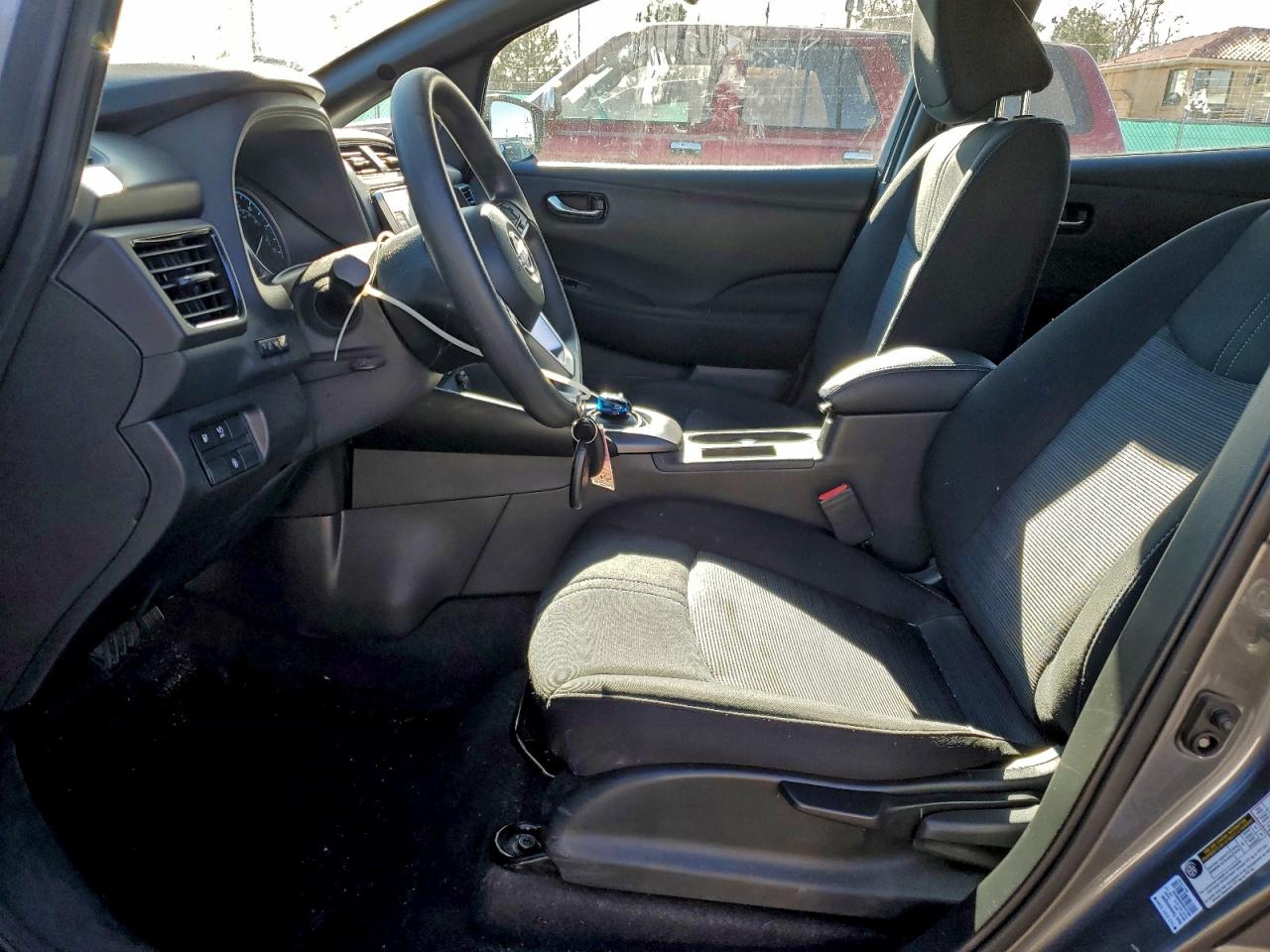 2025 NISSAN LEAF S photo 7