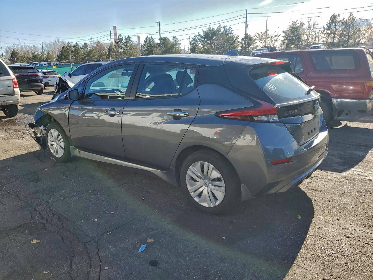 2025 NISSAN LEAF S photo 2