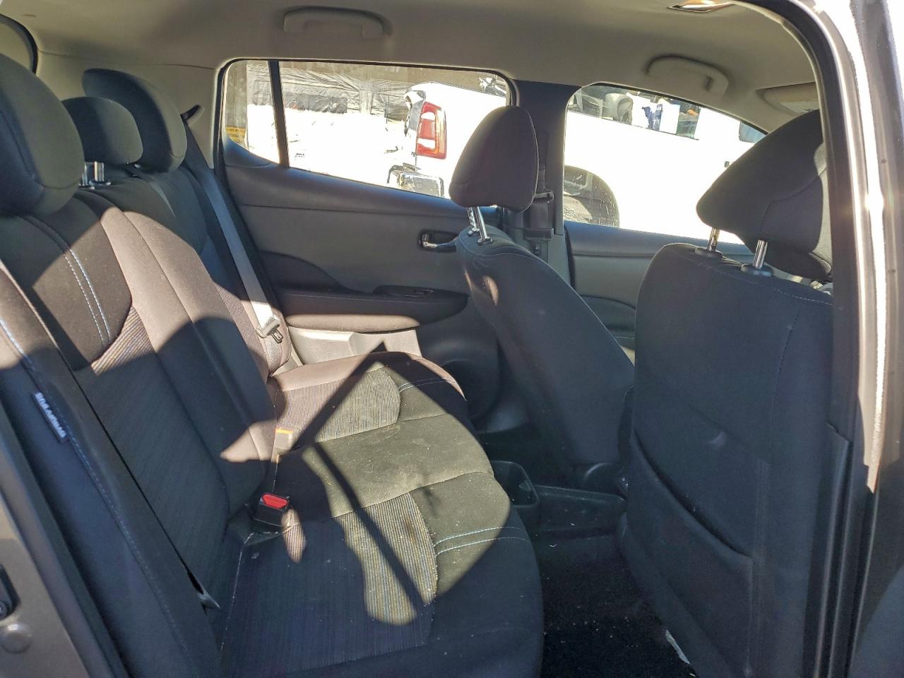 2025 NISSAN LEAF S photo 10