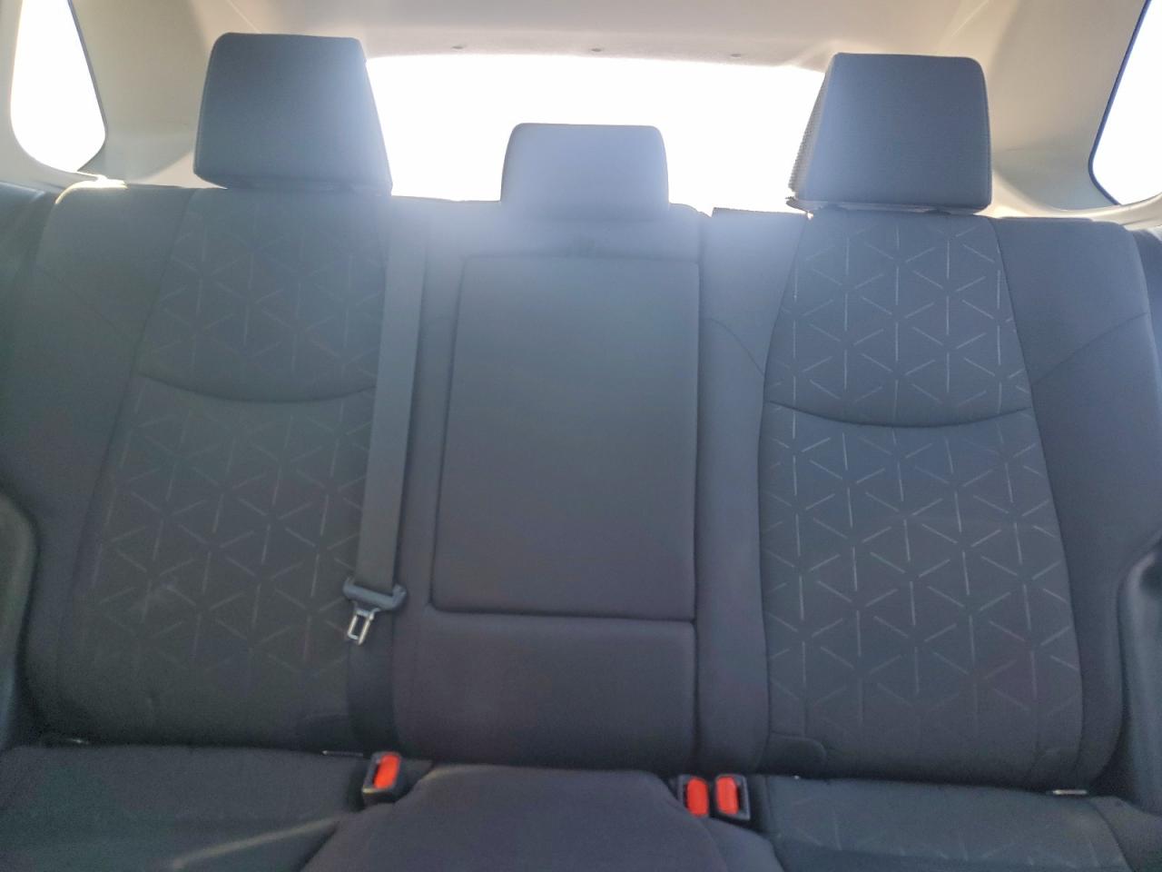 2024 TOYOTA RAV4 XLE photo 19