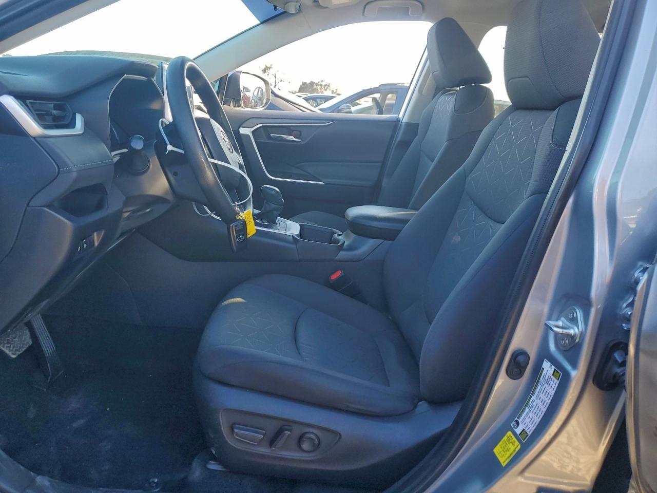 2024 TOYOTA RAV4 XLE photo 13