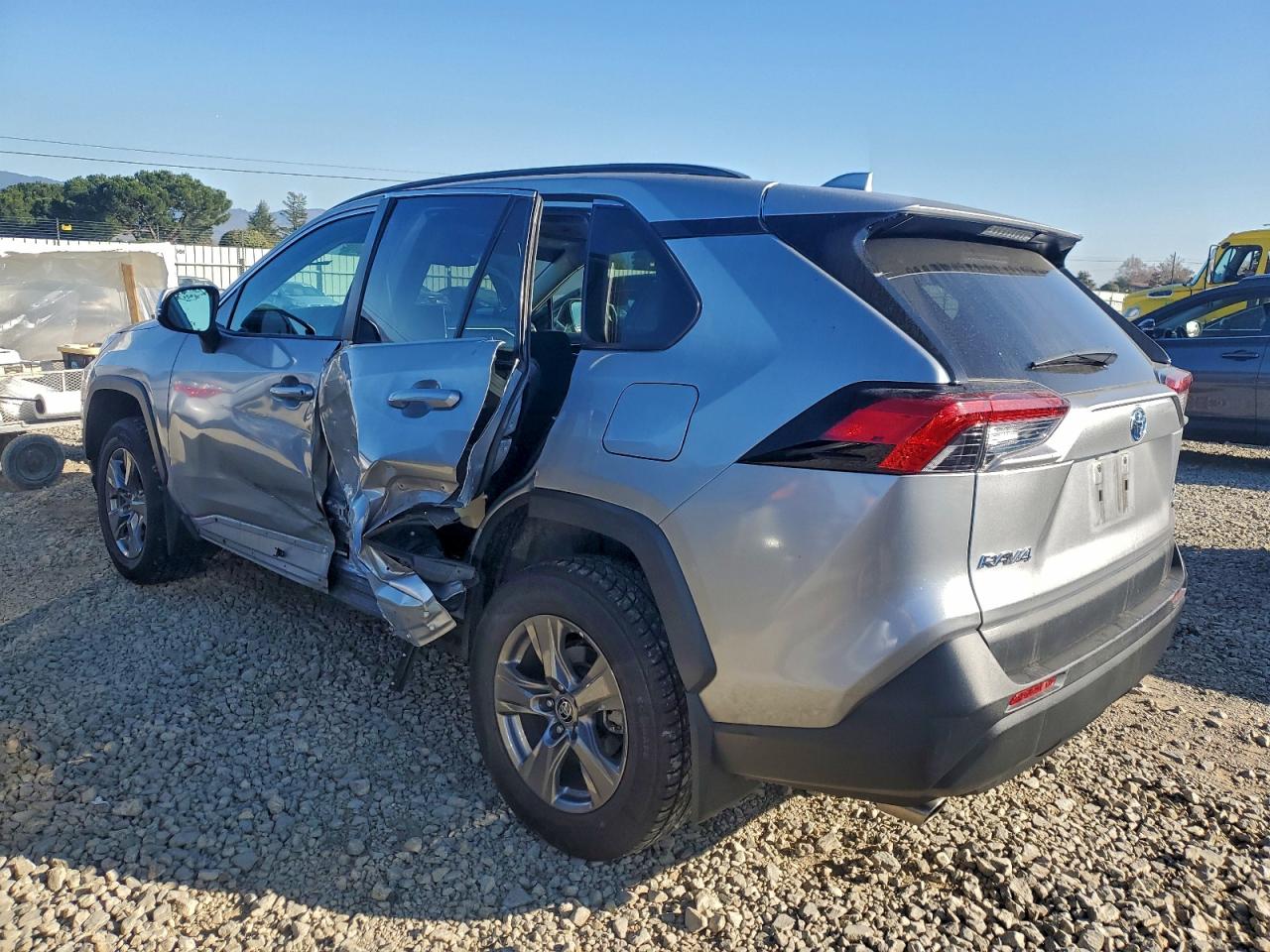 2024 TOYOTA RAV4 XLE photo 3