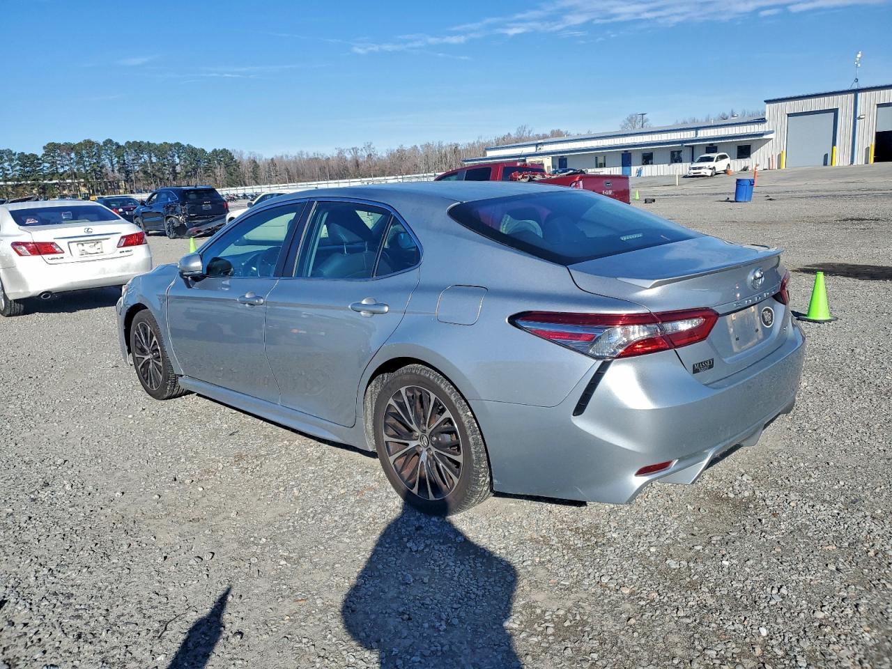 2018 TOYOTA CAMRY L photo 2