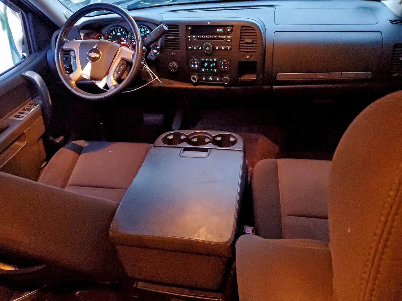 2010 CHEVROLET SILVERADO K1500 LT photo 8