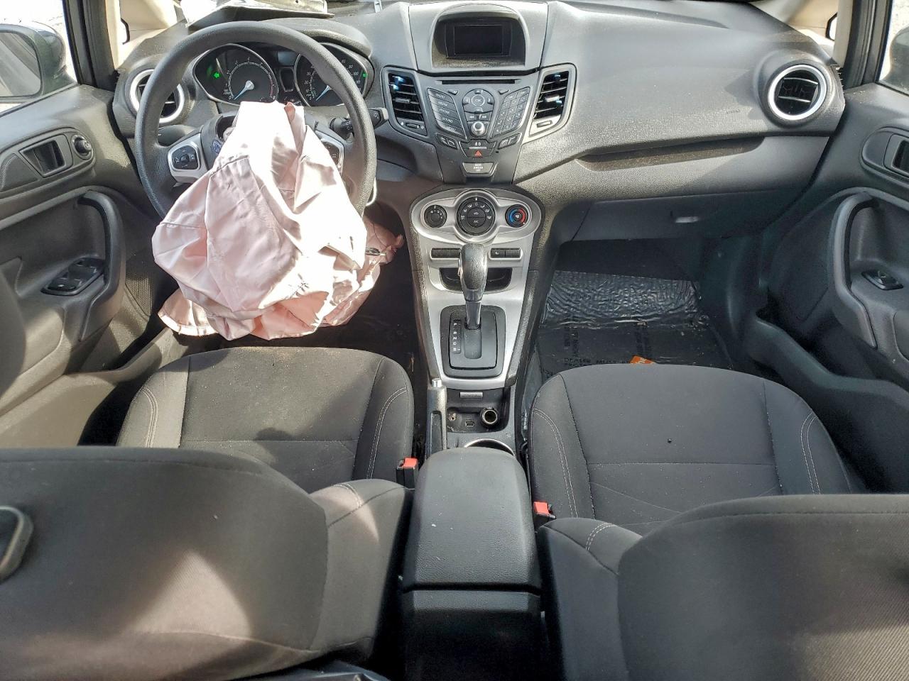2018 FORD FIESTA SE photo 8