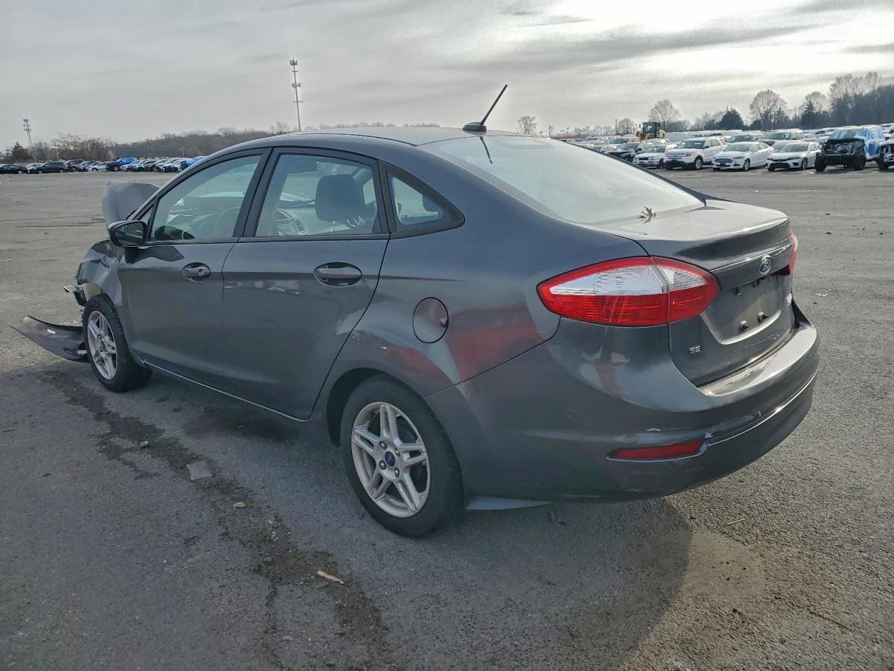2018 FORD FIESTA SE photo 2