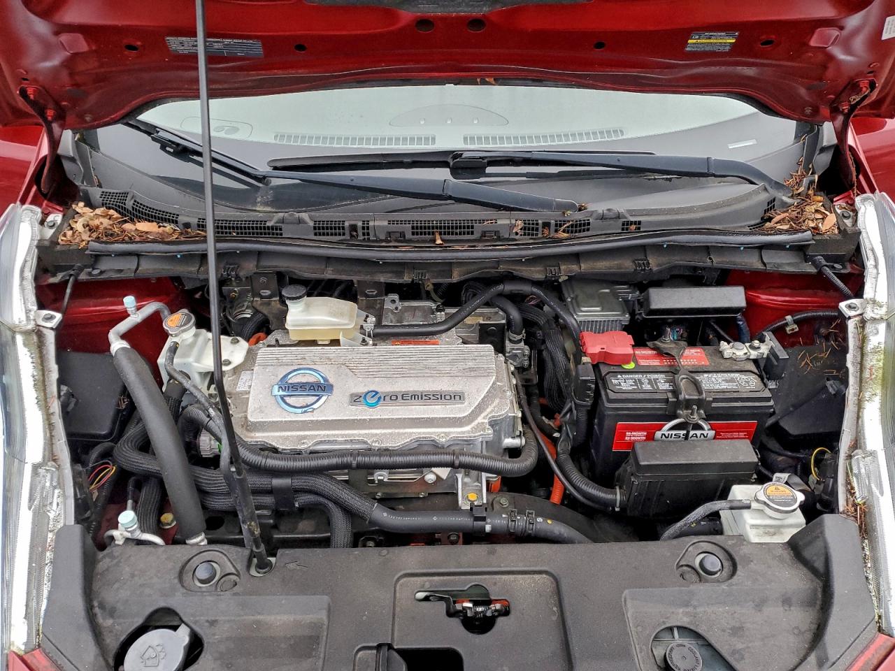 2012 NISSAN LEAF SV photo 12