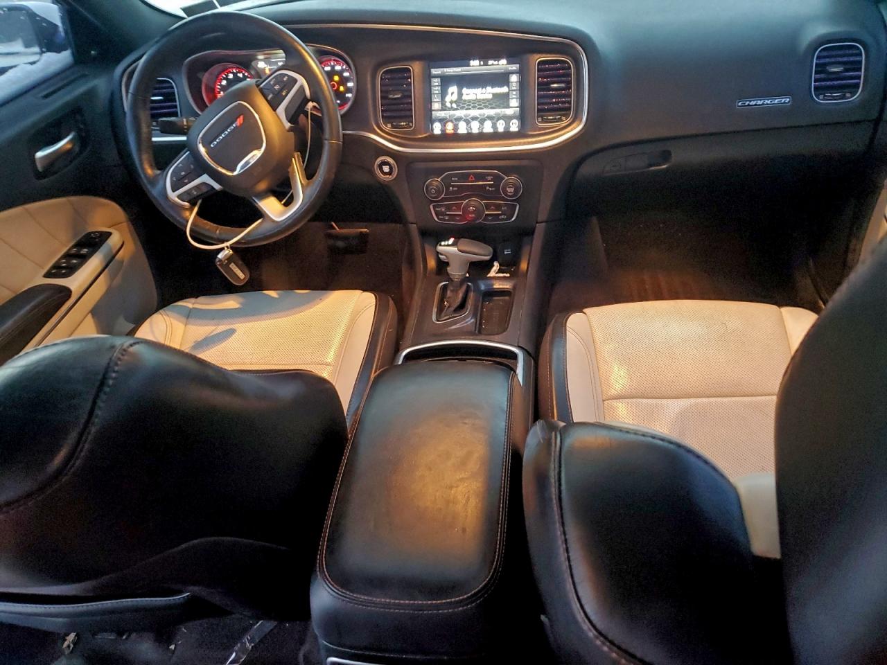 2017 DODGE CHARGER SXT photo 8