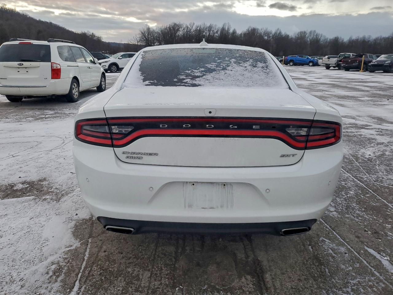 2017 DODGE CHARGER SXT photo 6