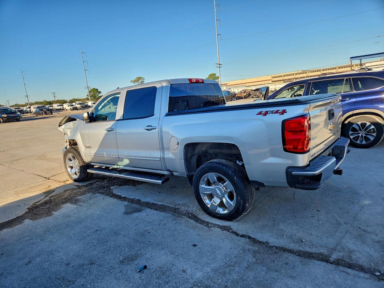 2018 CHEVROLET SILVERADO K1500 LT photo 2