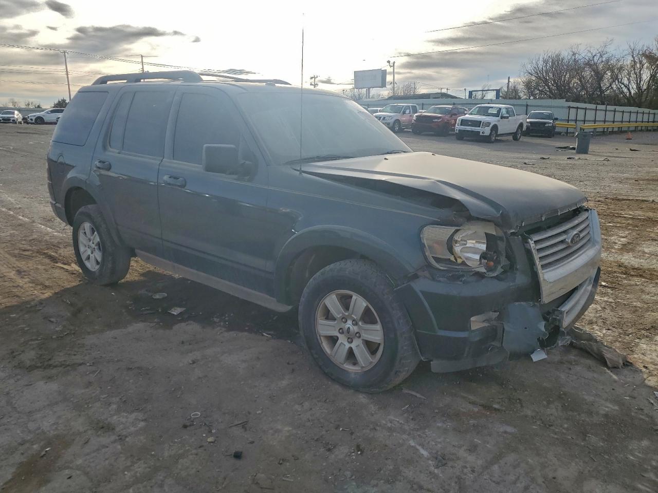 2010 FORD EXPLORER XLT photo 4