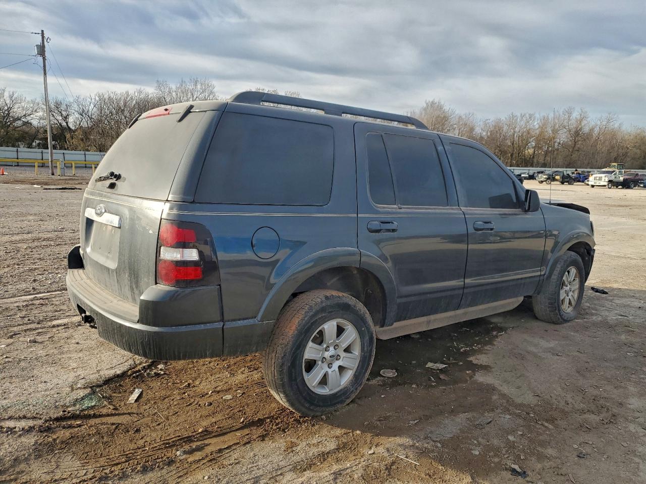 2010 FORD EXPLORER XLT photo 3
