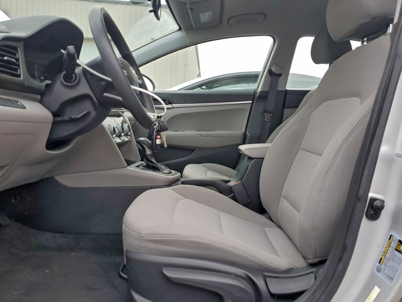 2019 HYUNDAI ELANTRA SE photo 7