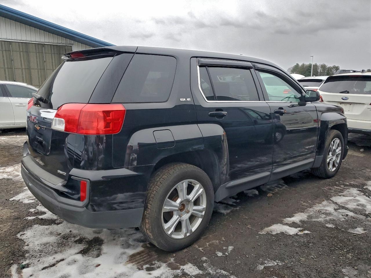 2017 GMC TERRAIN SLE photo 3