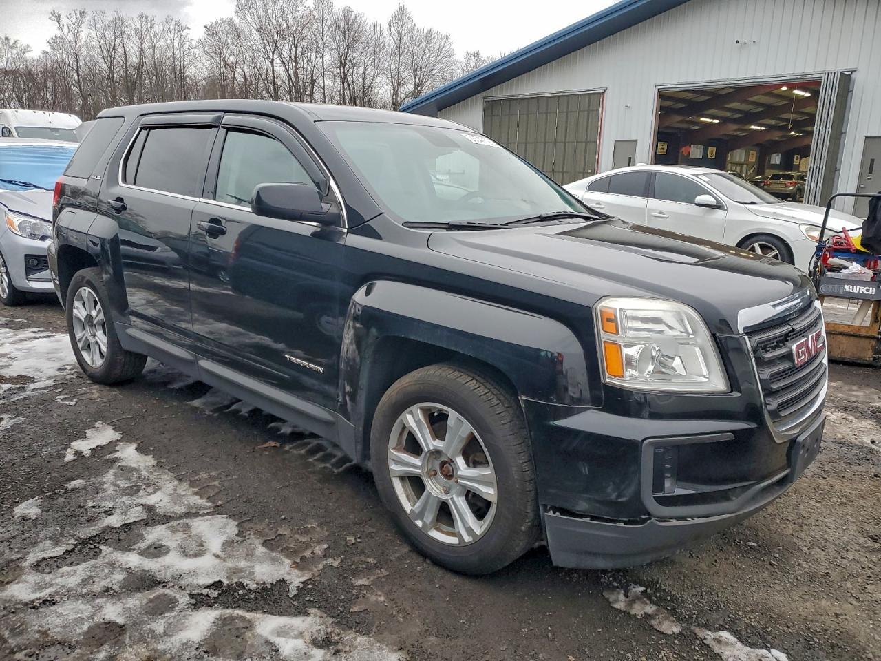2017 GMC TERRAIN SLE photo 4