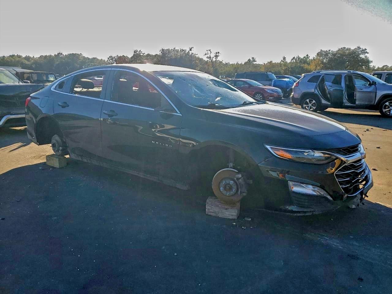 2023 CHEVROLET MALIBU LT photo 4