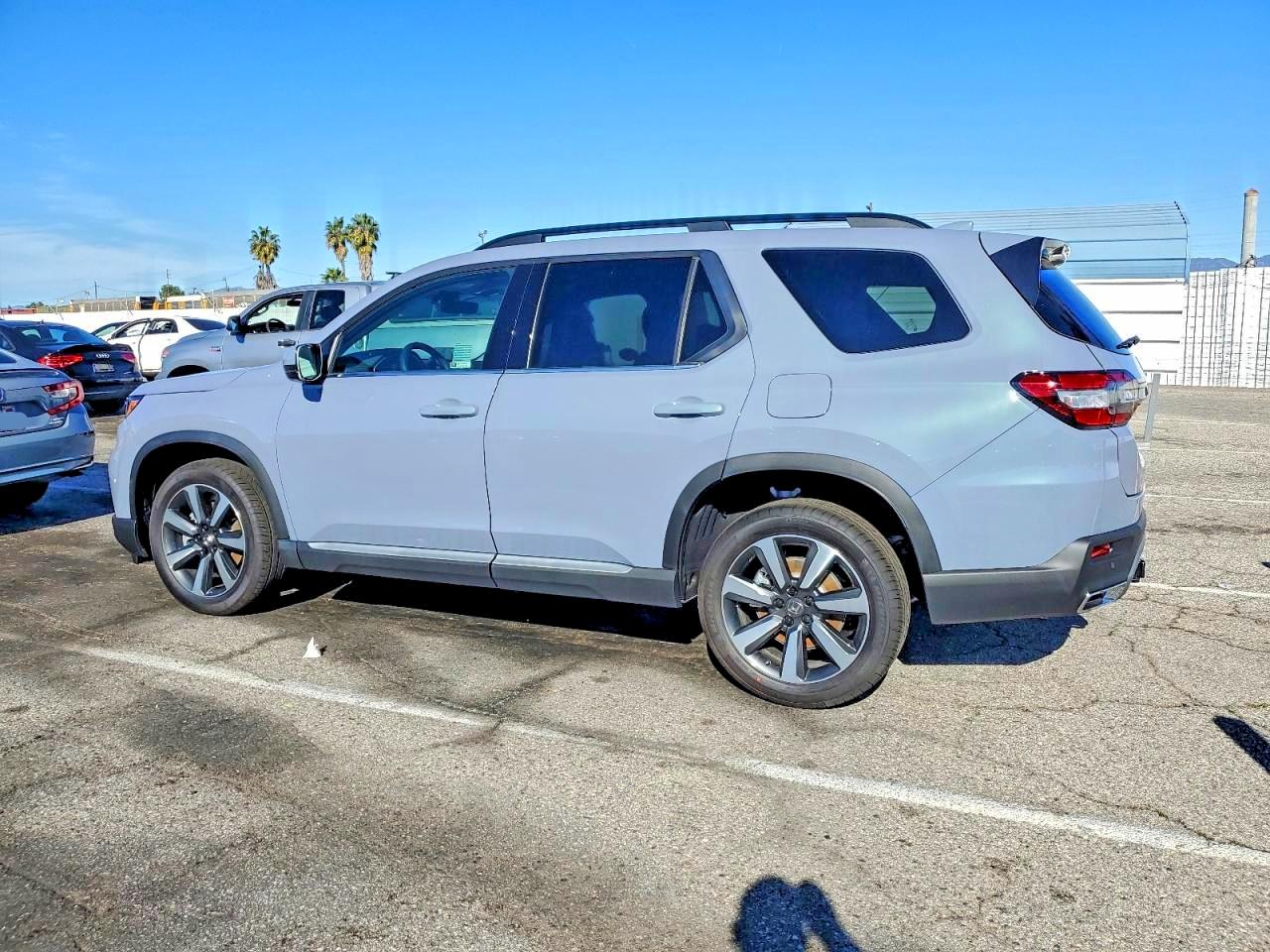 2025 HONDA PILOT TOURING photo 3