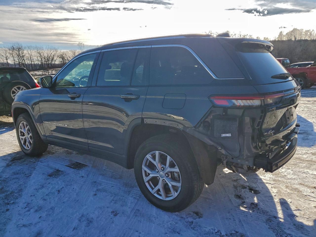 2022 JEEP GRAND CHEROKEE LIMITED photo 2
