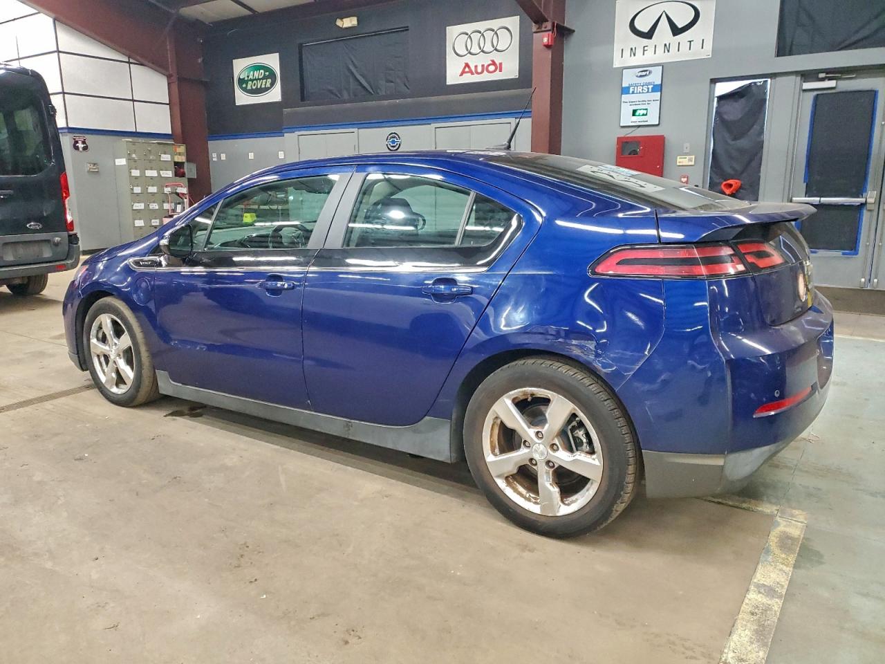 2013 CHEVROLET VOLT photo 2