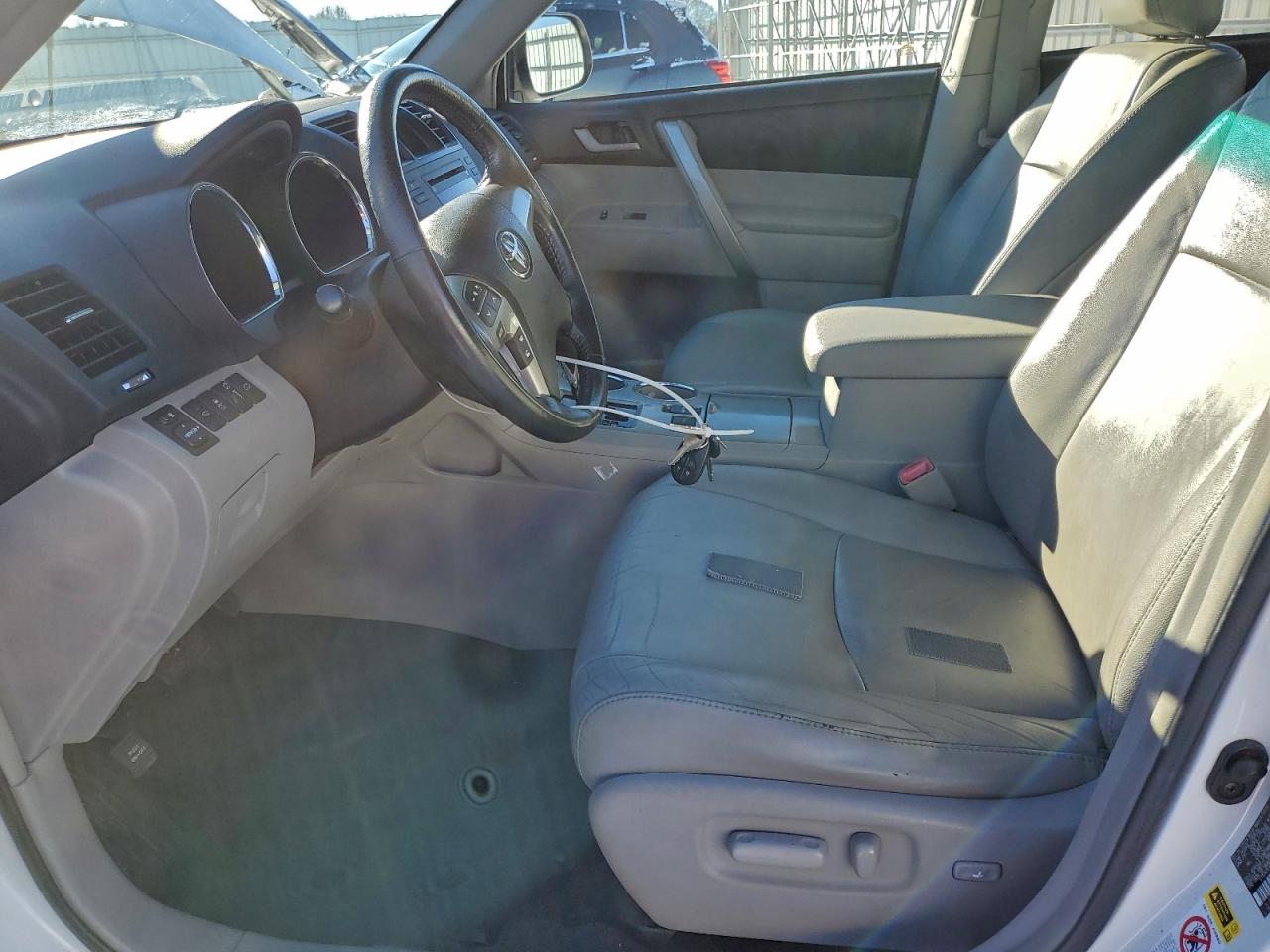 2011 TOYOTA HIGHLANDER BASE photo 7