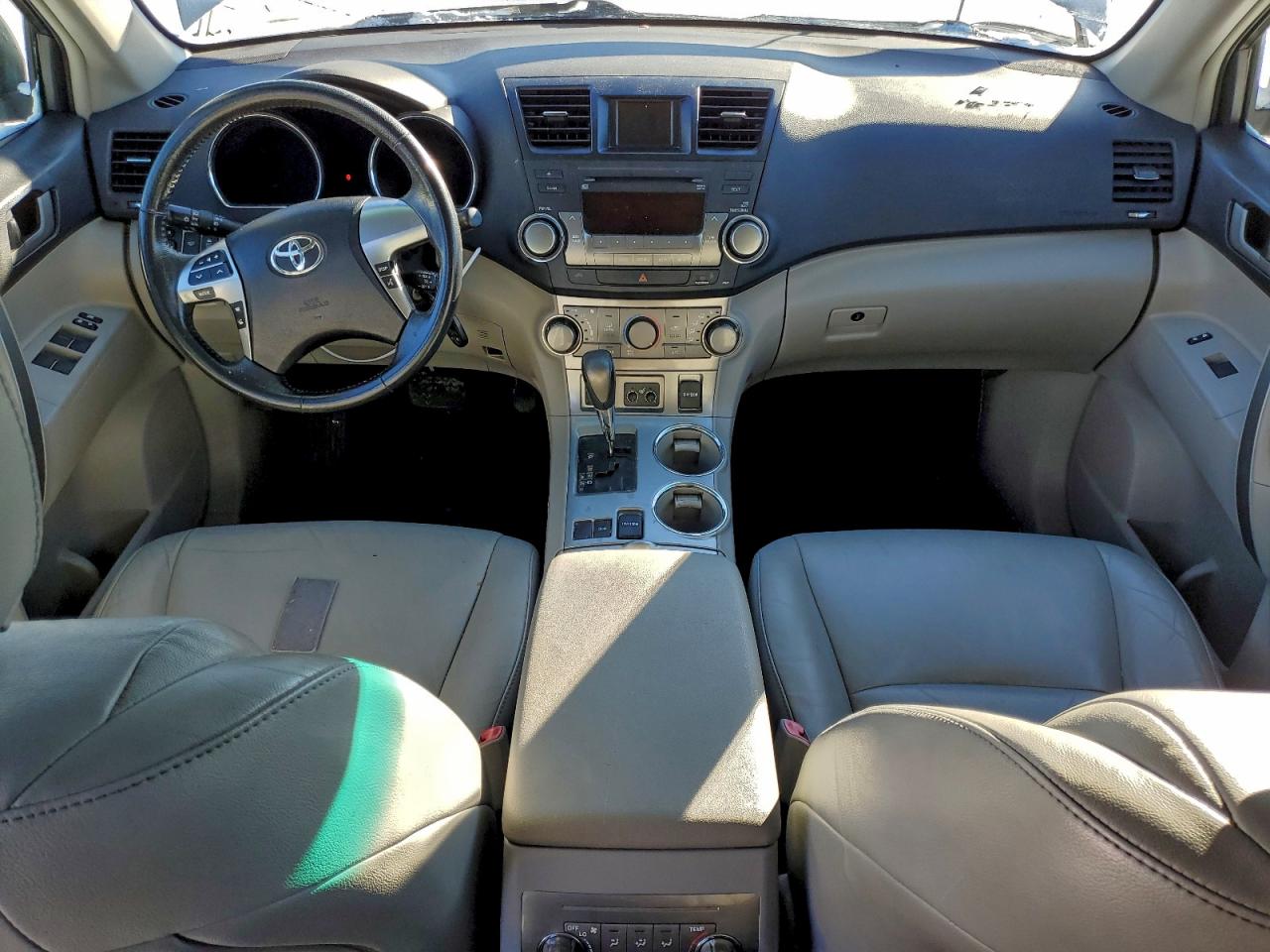 2011 TOYOTA HIGHLANDER BASE photo 8