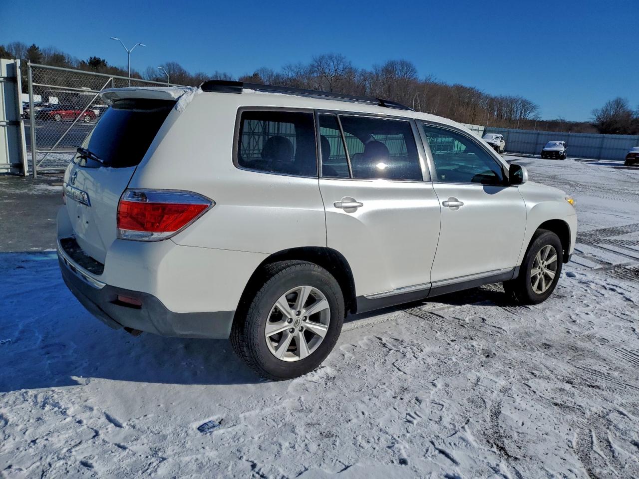 2011 TOYOTA HIGHLANDER BASE photo 3