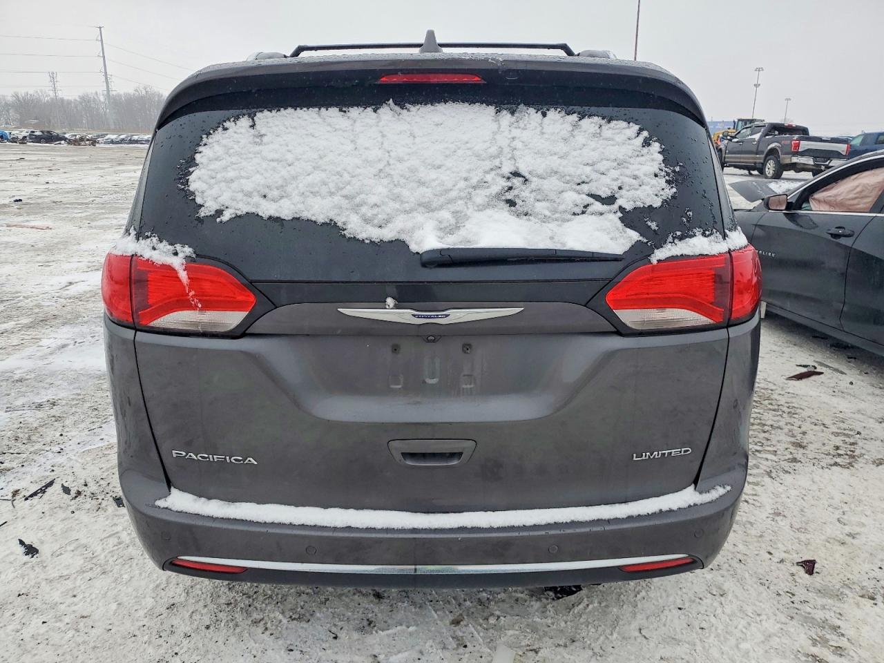 2019 CHRYSLER PACIFICA LIMITED photo 6