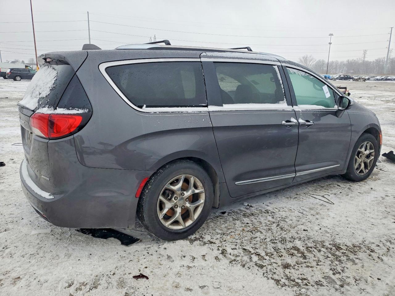 2019 CHRYSLER PACIFICA LIMITED photo 3