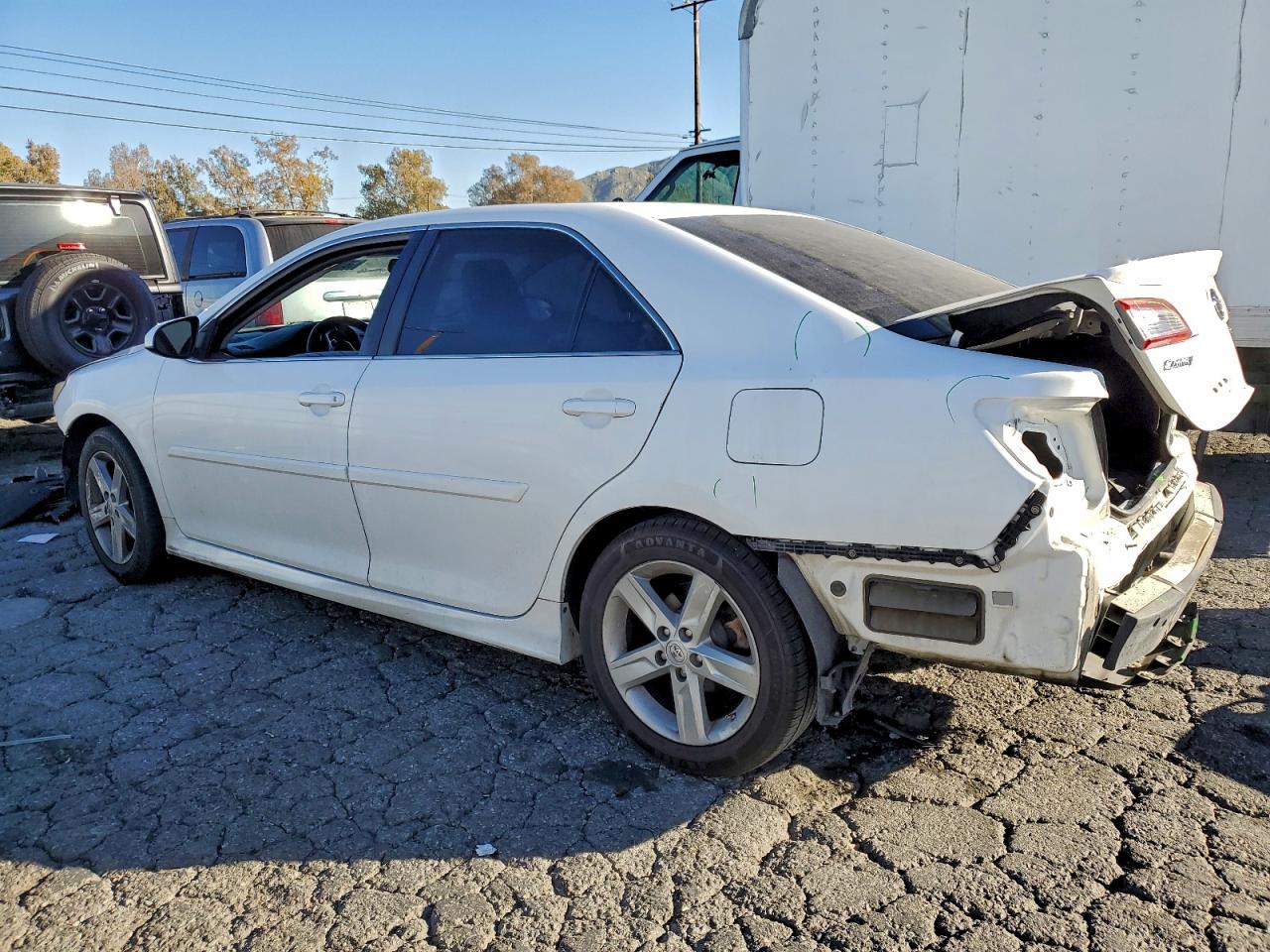 2013 TOYOTA CAMRY L photo 3