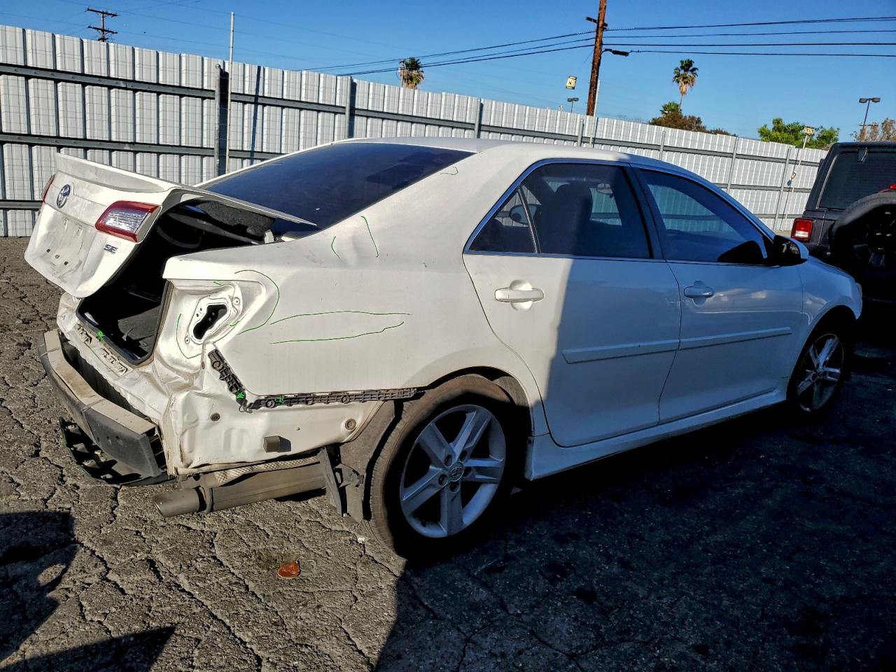 2013 TOYOTA CAMRY L photo 5