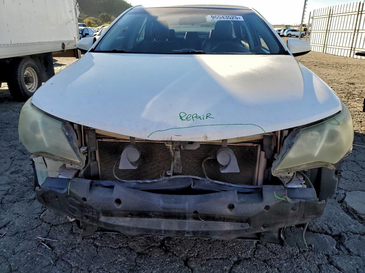 2013 TOYOTA CAMRY L photo 9