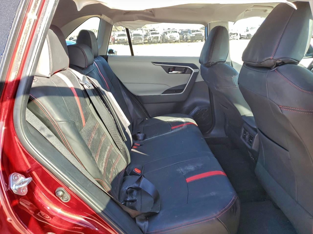 2024 TOYOTA RAV4 XLE PREMIUM photo 11