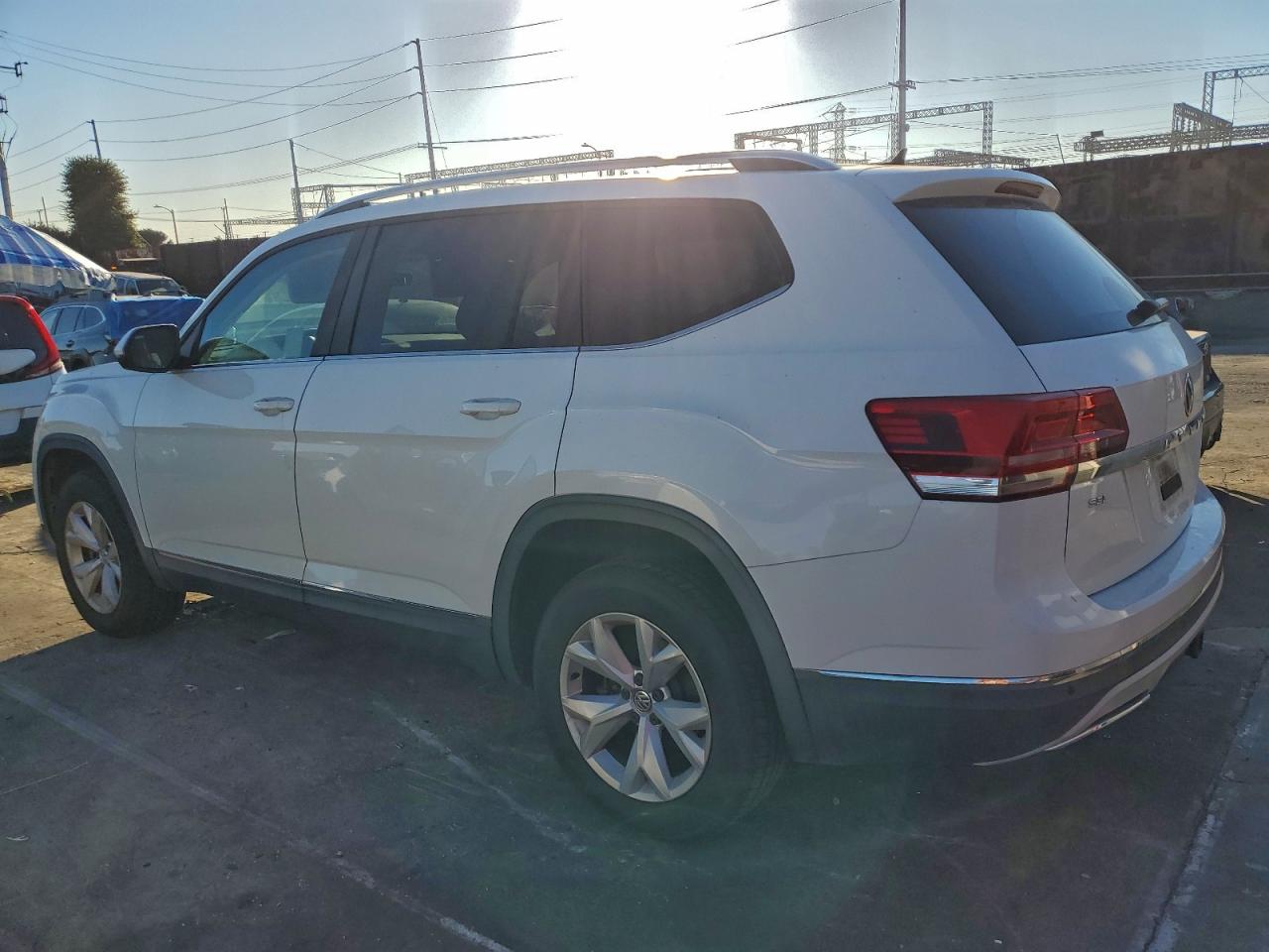 2018 VOLKSWAGEN ATLAS SEL photo 2