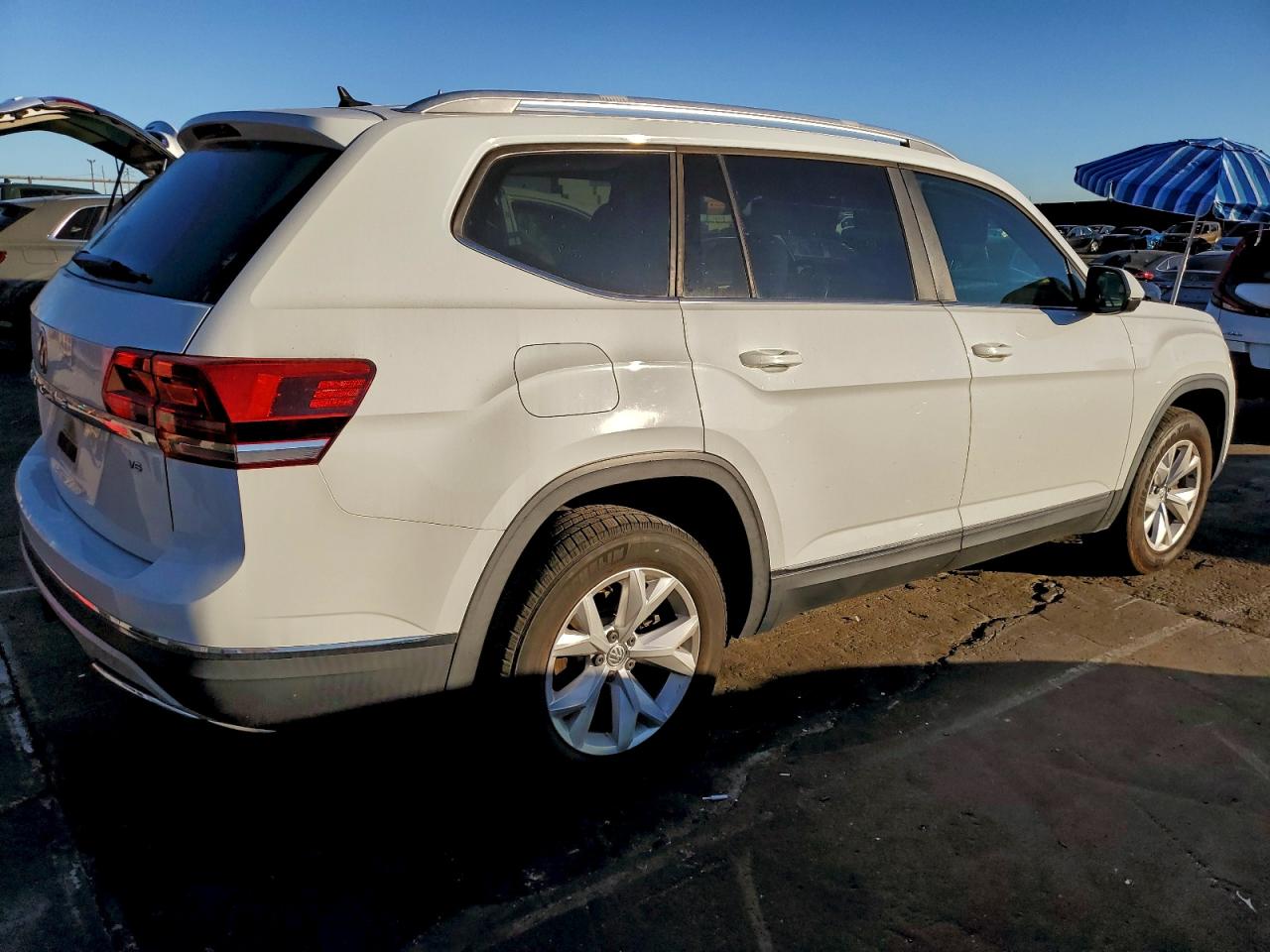 2018 VOLKSWAGEN ATLAS SEL photo 3