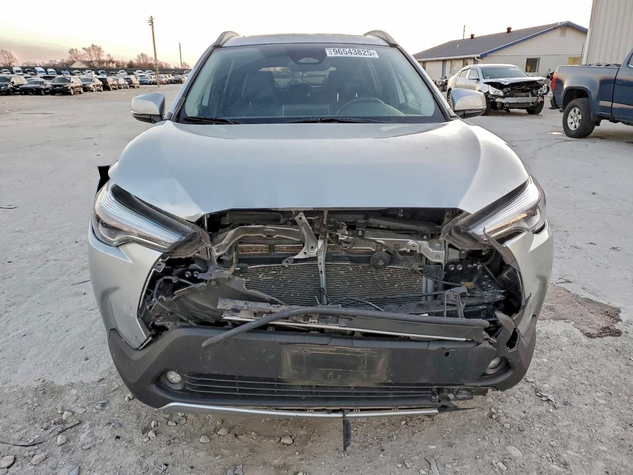 2023 TOYOTA COROLLA CROSS XLE photo 5