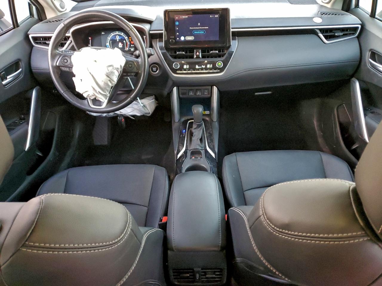 2023 TOYOTA COROLLA CROSS XLE photo 8