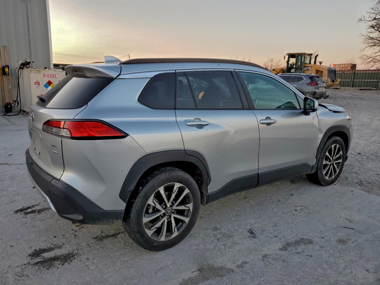 2023 TOYOTA COROLLA CROSS XLE photo 3